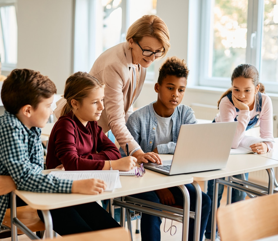 Teacher and students in elementary 4-6